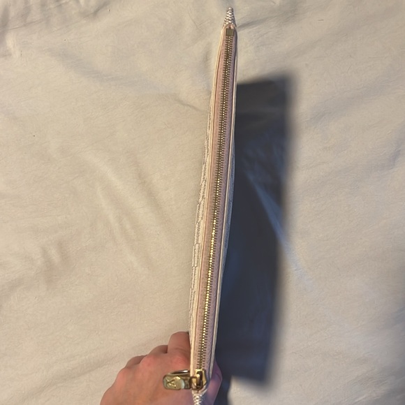 Louis Vuitton Neverfull Wristlet - Picture 5 of 9